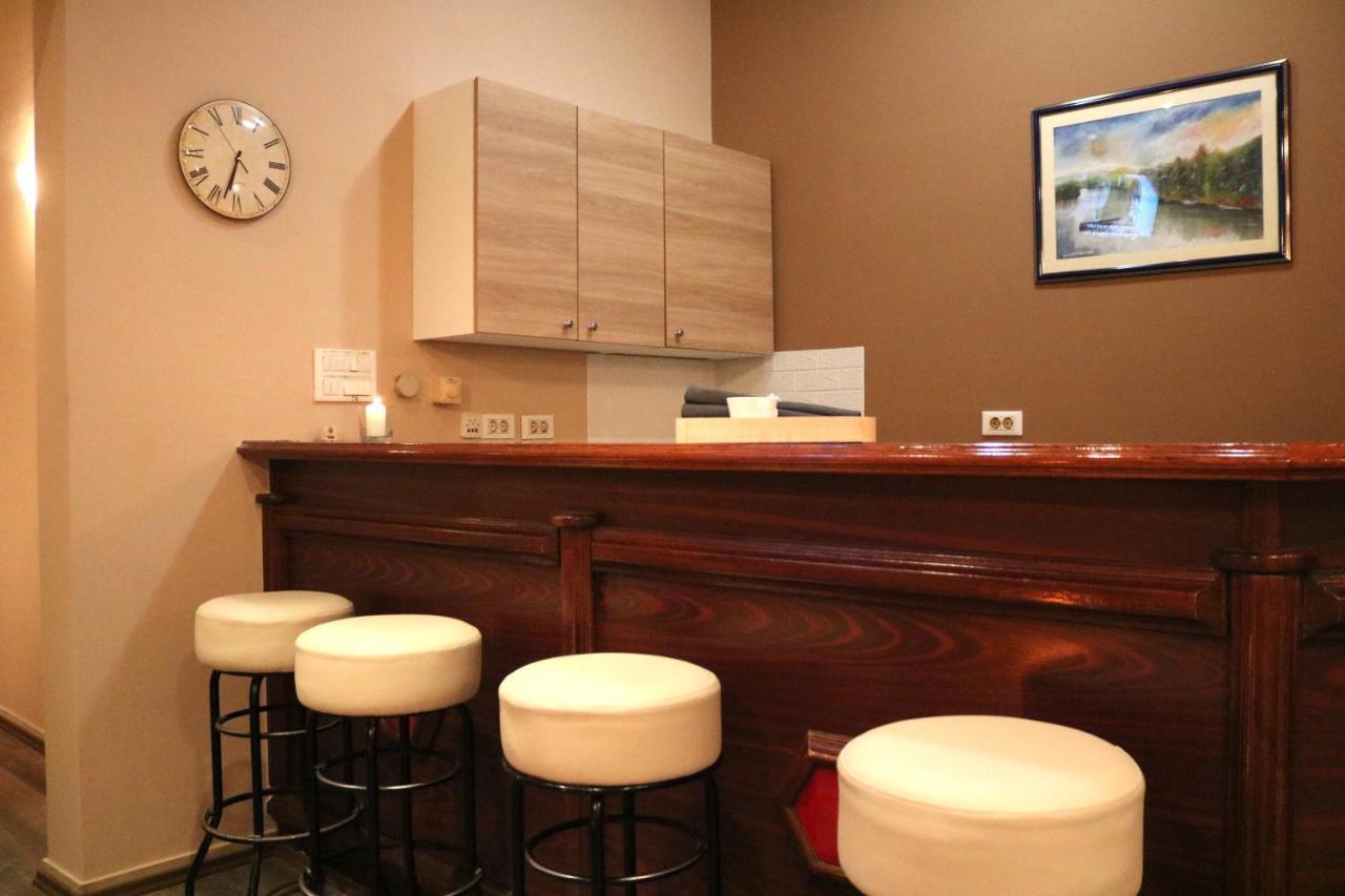 Guest House Studio Apartman Marina - With Jacuzzi, Free Parking, Pet Friendly Karlovac Bagian luar foto