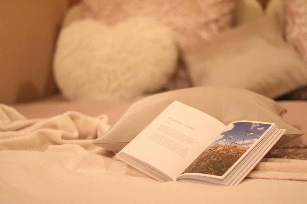 Guest House Studio Apartman Marina - With Jacuzzi, Free Parking, Pet Friendly Karlovac Bagian luar foto