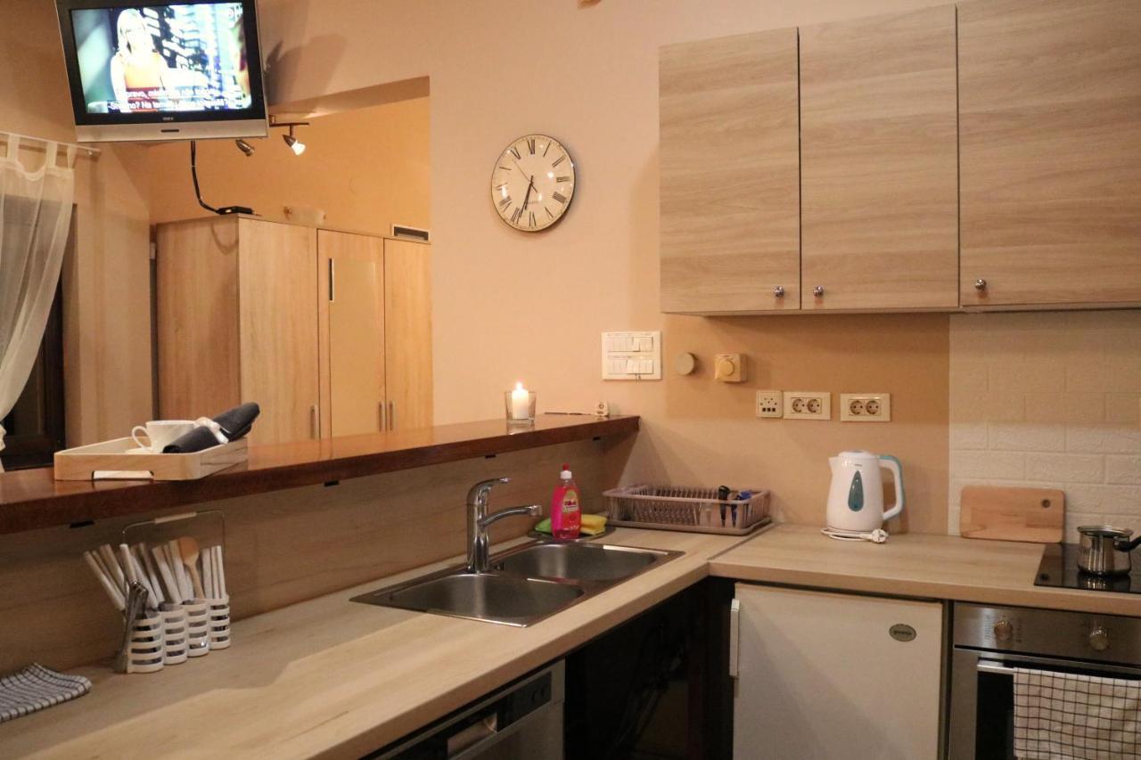 Guest House Studio Apartman Marina - With Jacuzzi, Free Parking, Pet Friendly Karlovac Bagian luar foto