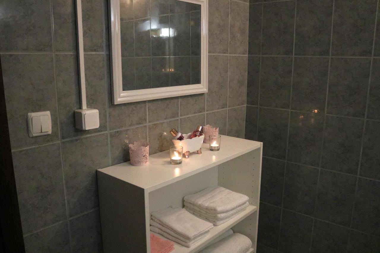 Guest House Studio Apartman Marina - With Jacuzzi, Free Parking, Pet Friendly Karlovac Bagian luar foto