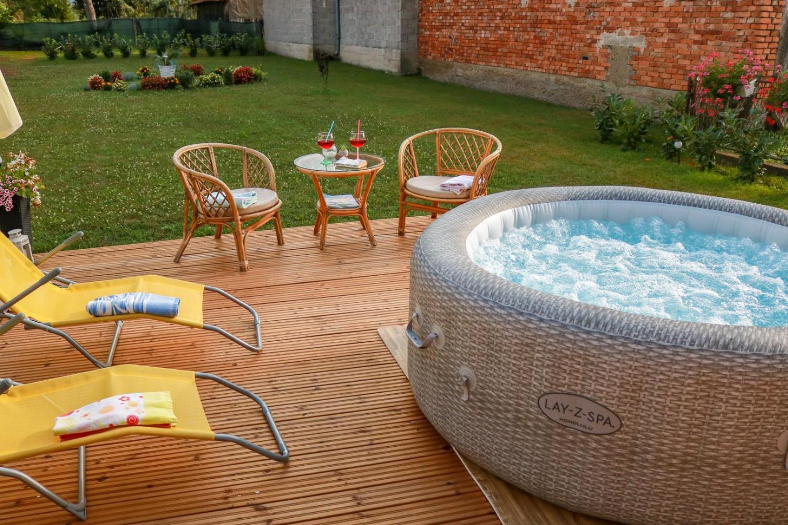 Guest House Studio Apartman Marina - With Jacuzzi, Free Parking, Pet Friendly Karlovac Bagian luar foto
