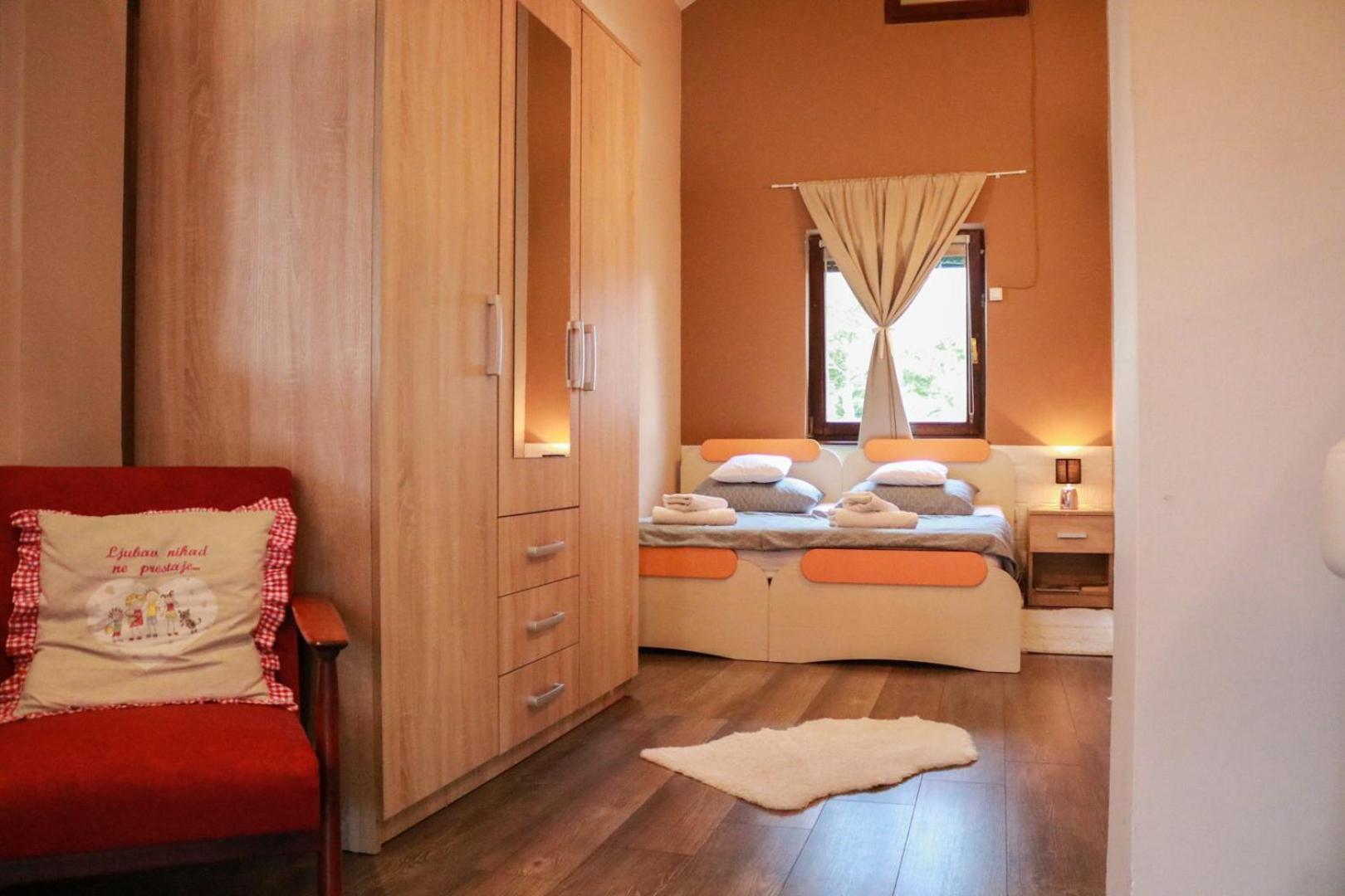 Guest House Studio Apartman Marina - With Jacuzzi, Free Parking, Pet Friendly Karlovac Bagian luar foto
