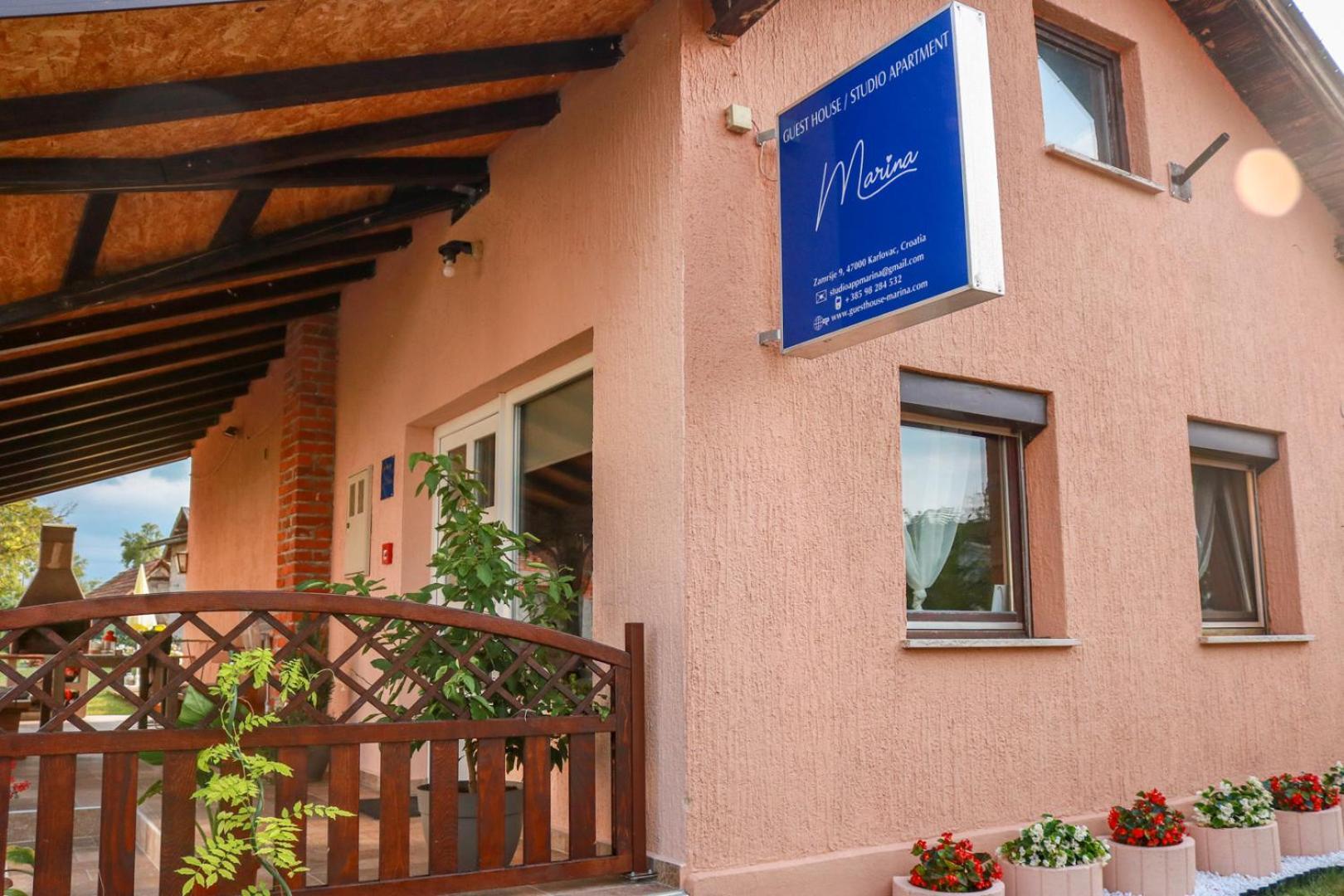 Guest House Studio Apartman Marina - With Jacuzzi, Free Parking, Pet Friendly Karlovac Bagian luar foto