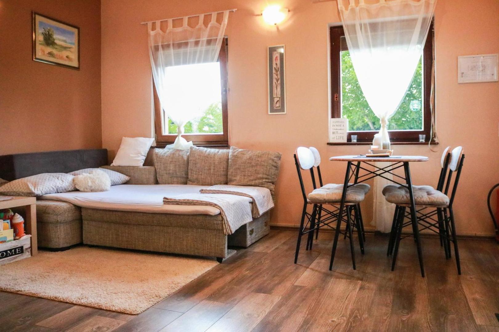 Guest House Studio Apartman Marina - With Jacuzzi, Free Parking, Pet Friendly Karlovac Bagian luar foto